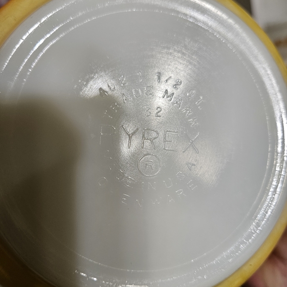 Pyrex Yellow Bowl #402 - Picture 14 of 14